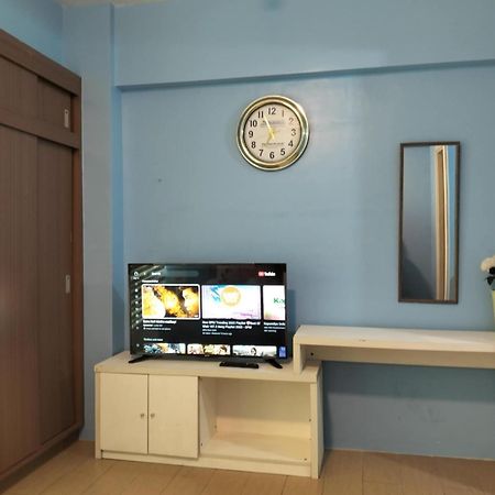 Henry'S Newport Condotel Pasay Esterno foto