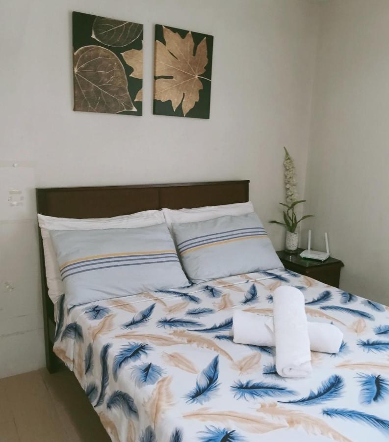 Henry'S Newport Condotel Pasay Esterno foto
