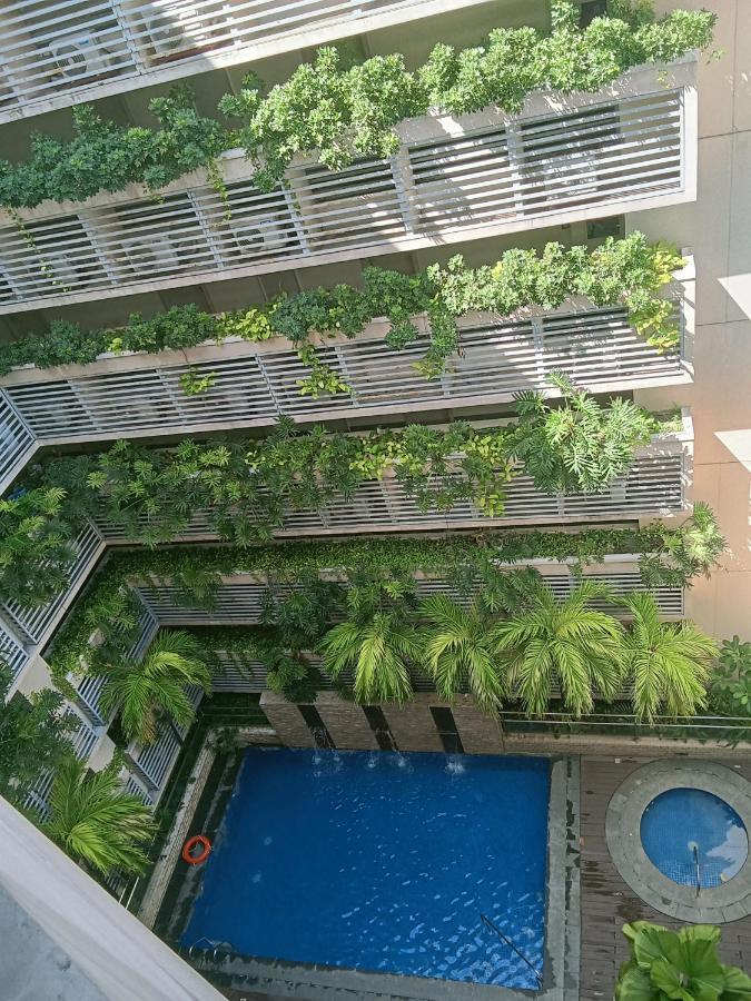 Henry'S Newport Condotel Pasay Esterno foto