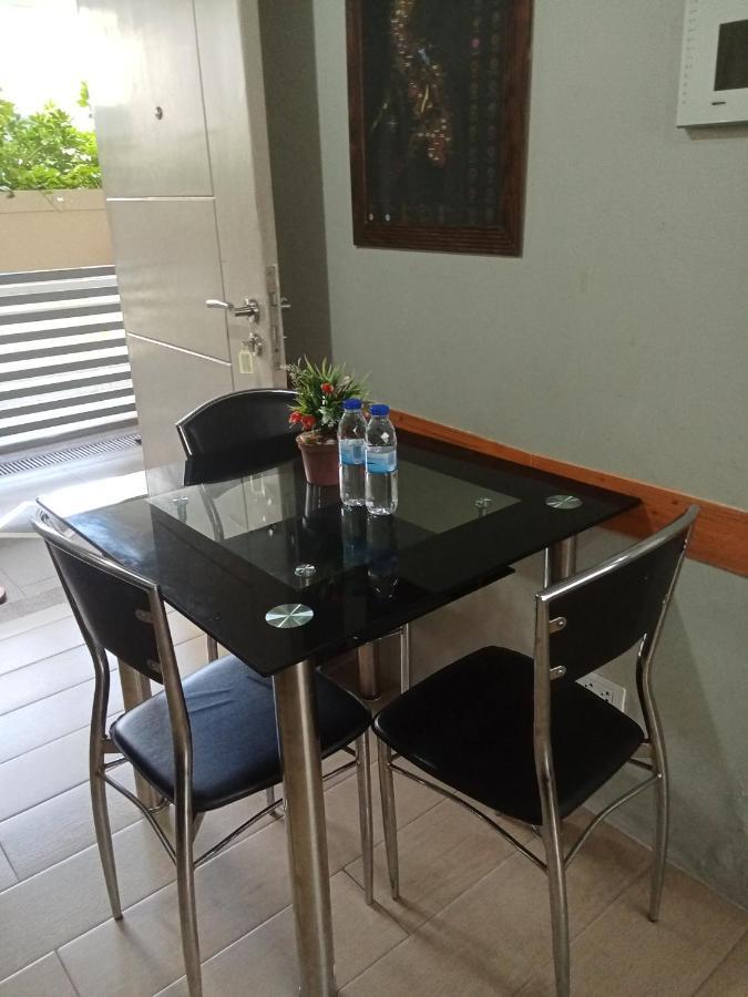 Henry'S Newport Condotel Pasay Esterno foto