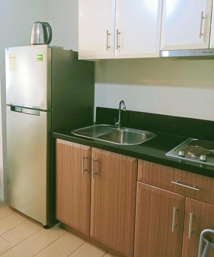Henry'S Newport Condotel Pasay Esterno foto