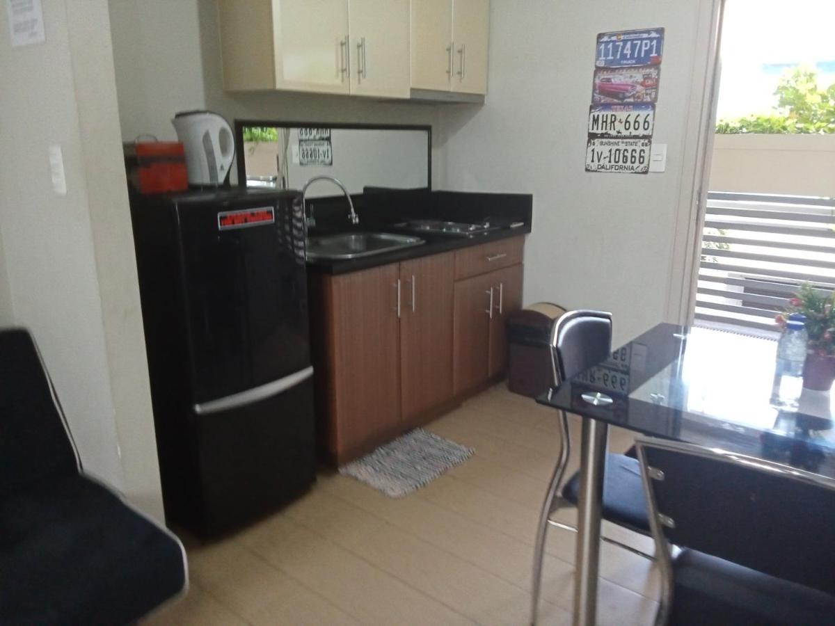 Henry'S Newport Condotel Pasay Esterno foto