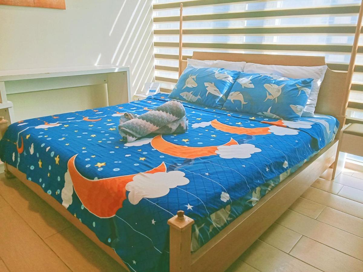 Henry'S Newport Condotel Pasay Esterno foto