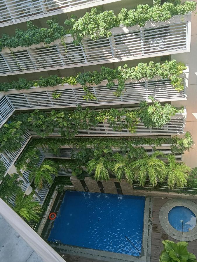 Henry'S Newport Condotel Pasay Esterno foto