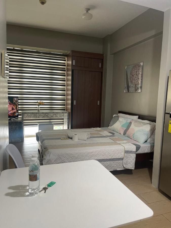 Henry'S Newport Condotel Pasay Esterno foto