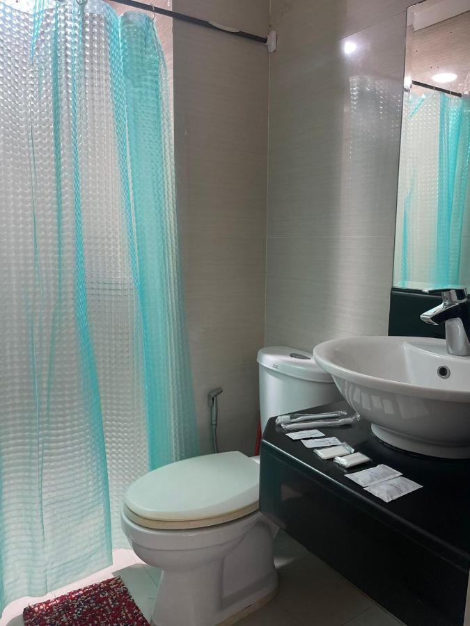 Henry'S Newport Condotel Pasay Esterno foto