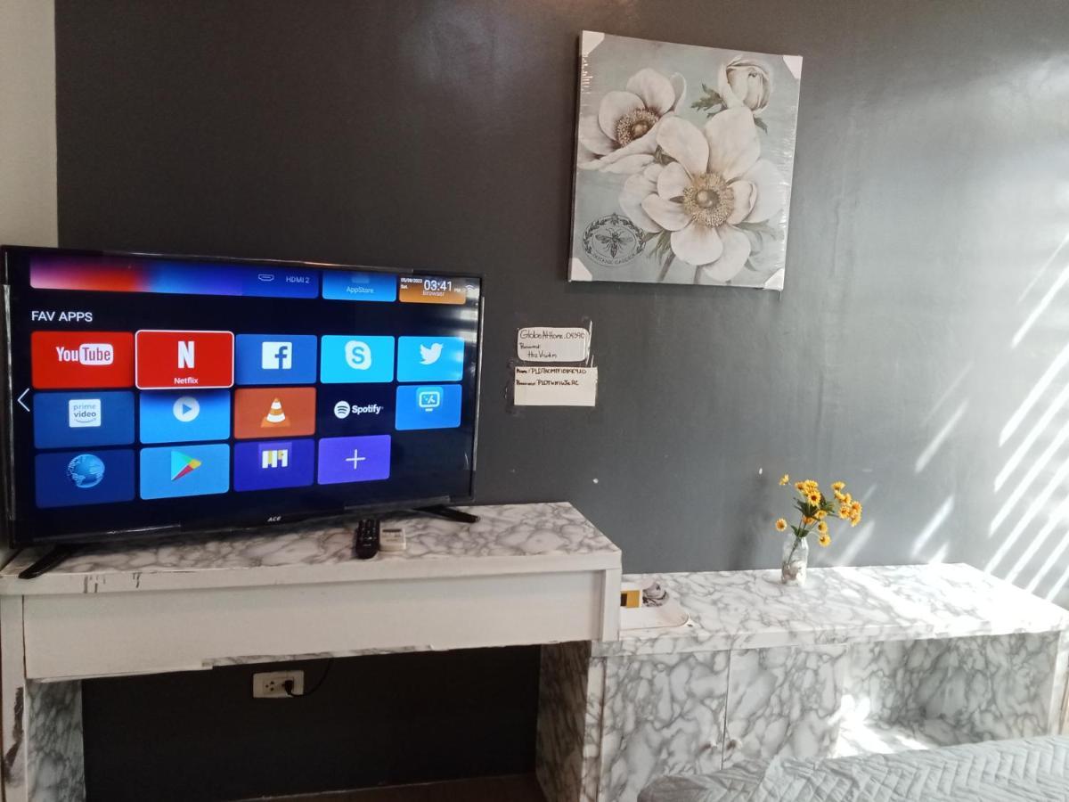 Henry'S Newport Condotel Pasay Esterno foto