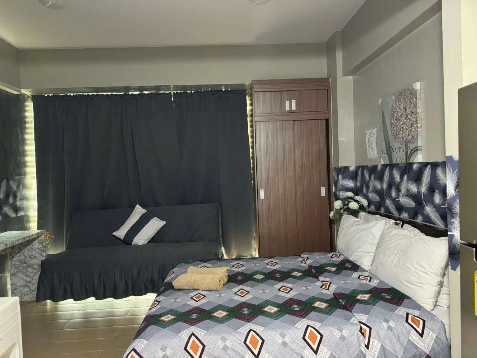 Henry'S Newport Condotel Pasay Esterno foto
