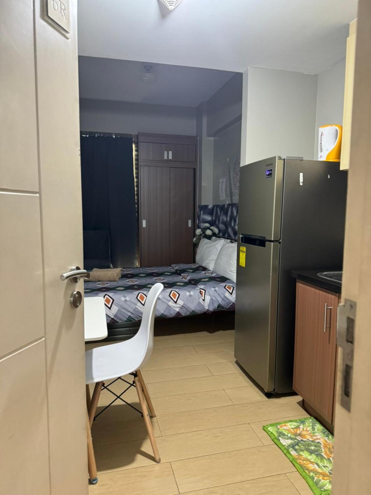 Henry'S Newport Condotel Pasay Esterno foto