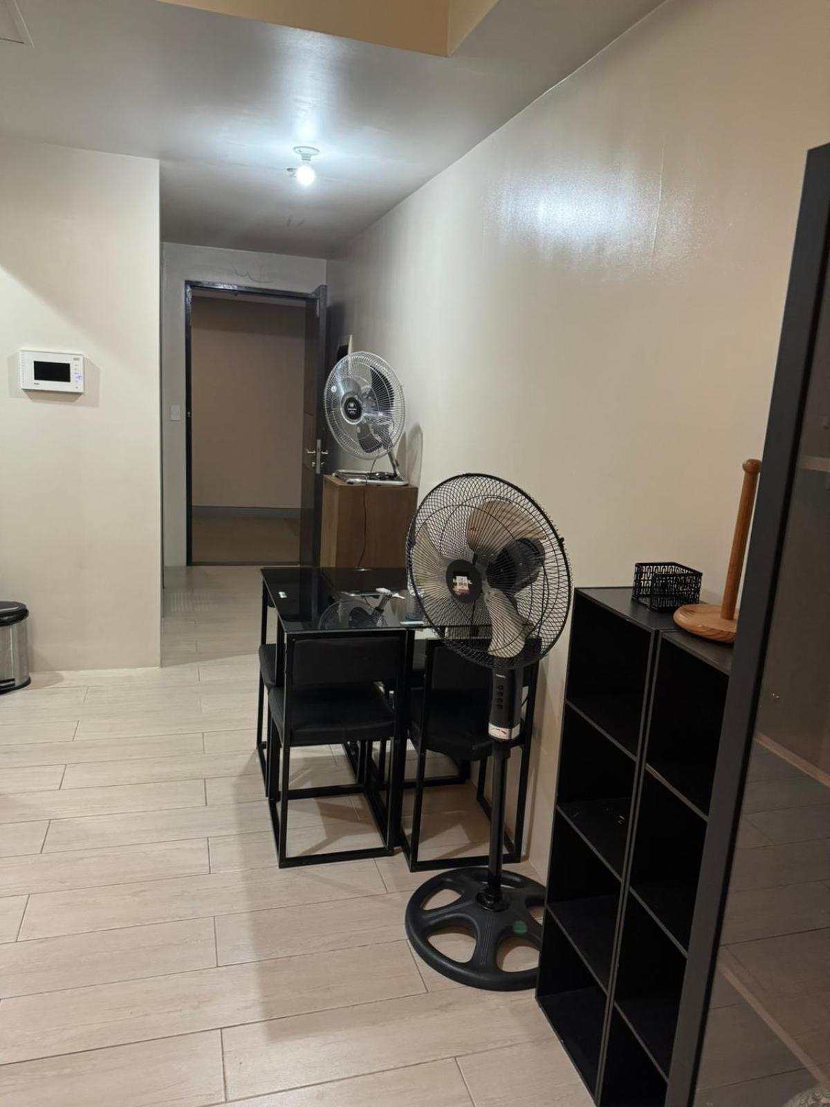 Henry'S Newport Condotel Pasay Esterno foto