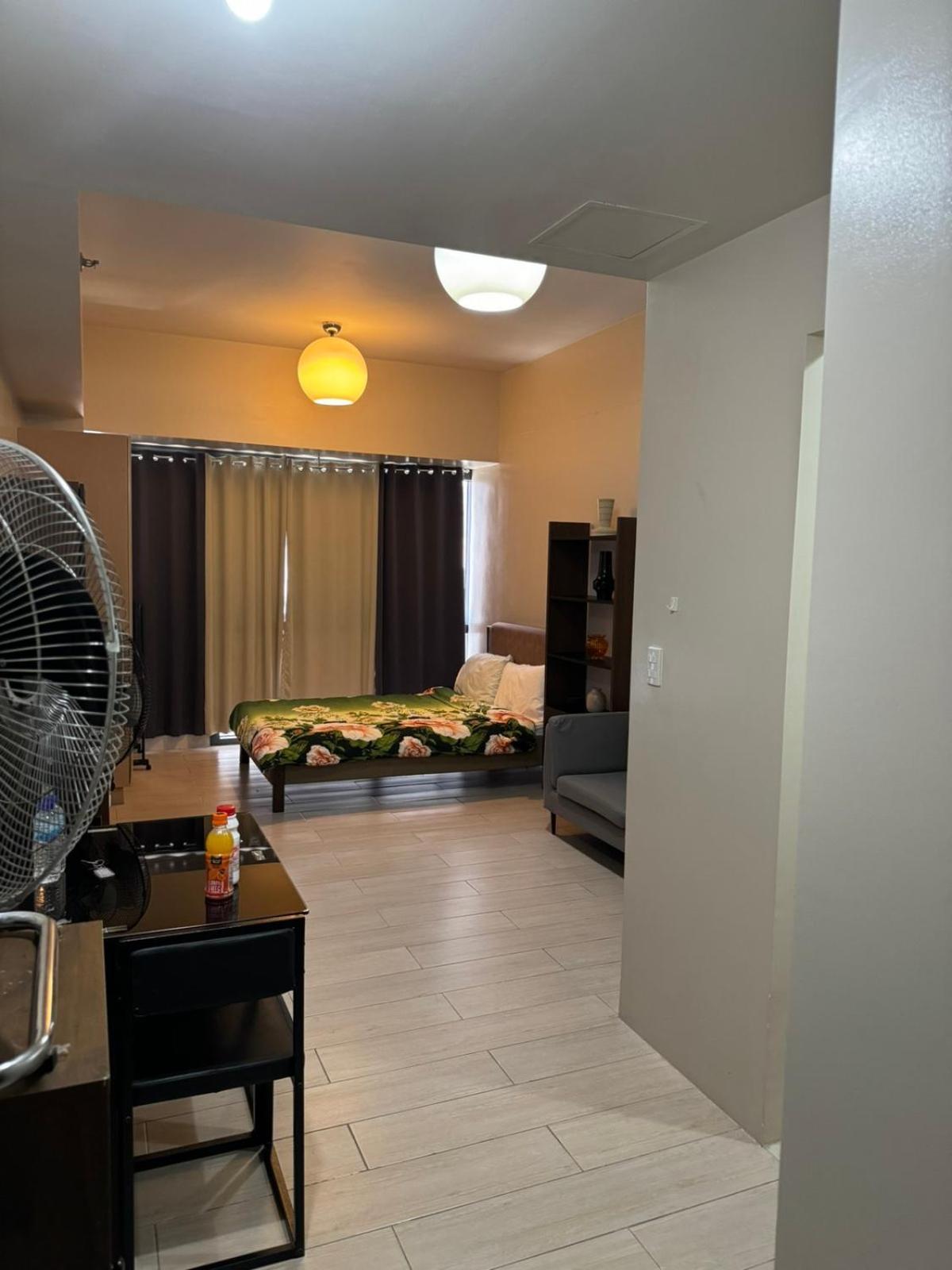 Henry'S Newport Condotel Pasay Esterno foto