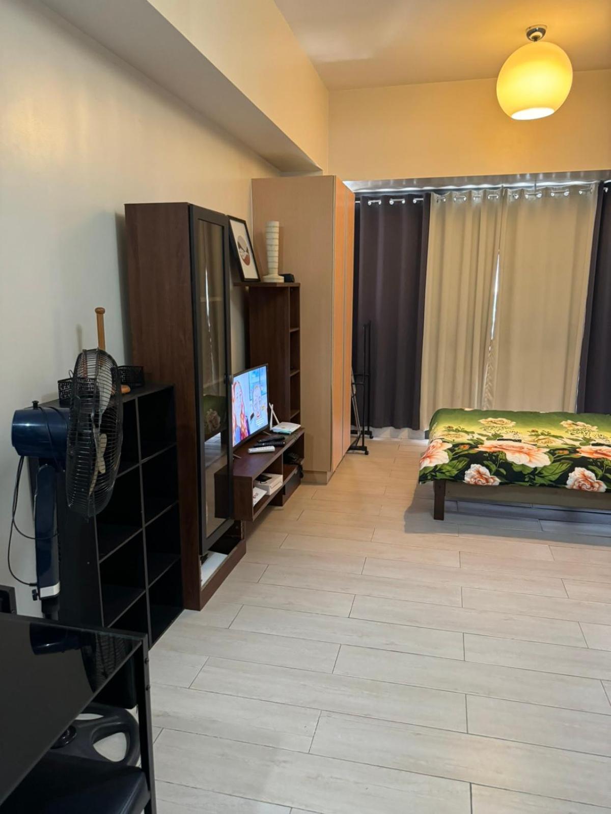 Henry'S Newport Condotel Pasay Esterno foto