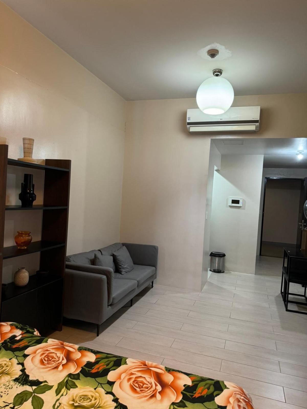 Henry'S Newport Condotel Pasay Esterno foto