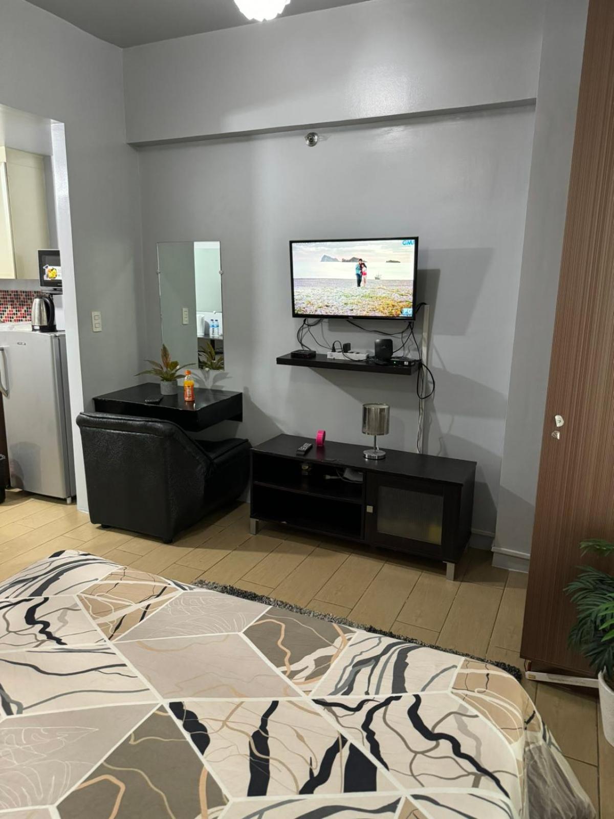 Henry'S Newport Condotel Pasay Esterno foto