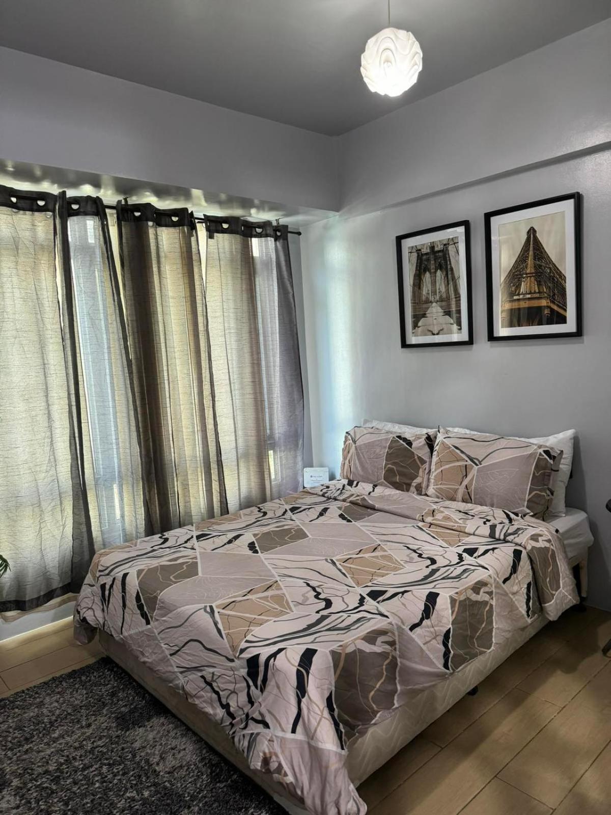 Henry'S Newport Condotel Pasay Esterno foto