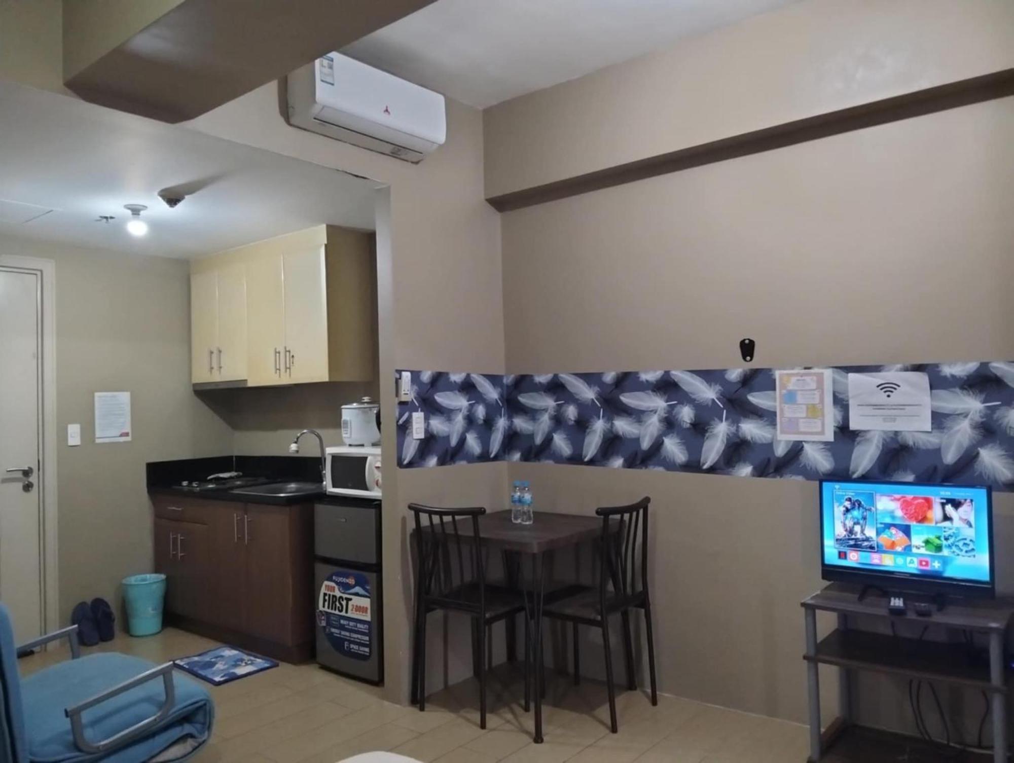 Henry'S Newport Condotel Pasay Esterno foto