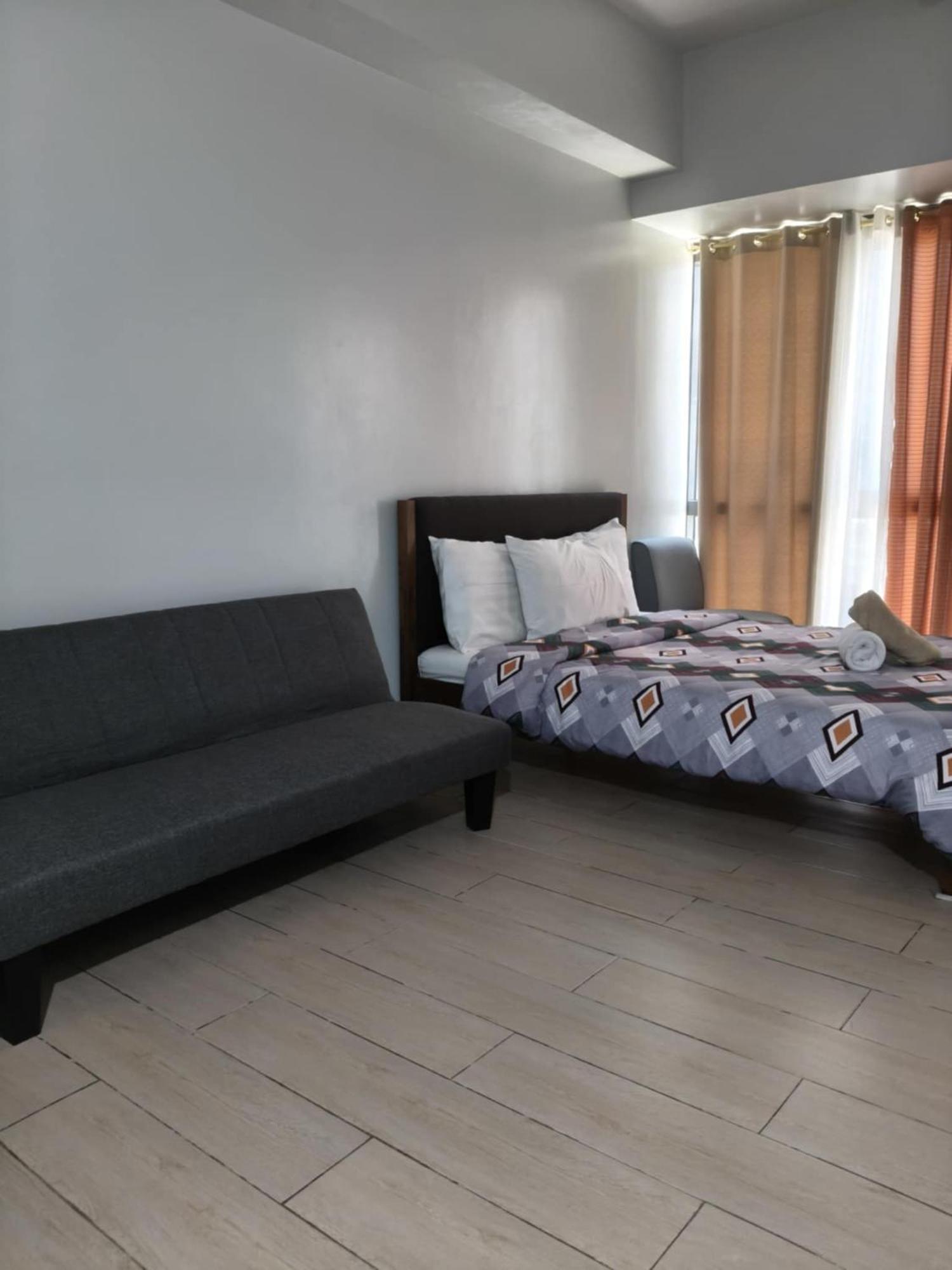 Henry'S Newport Condotel Pasay Esterno foto