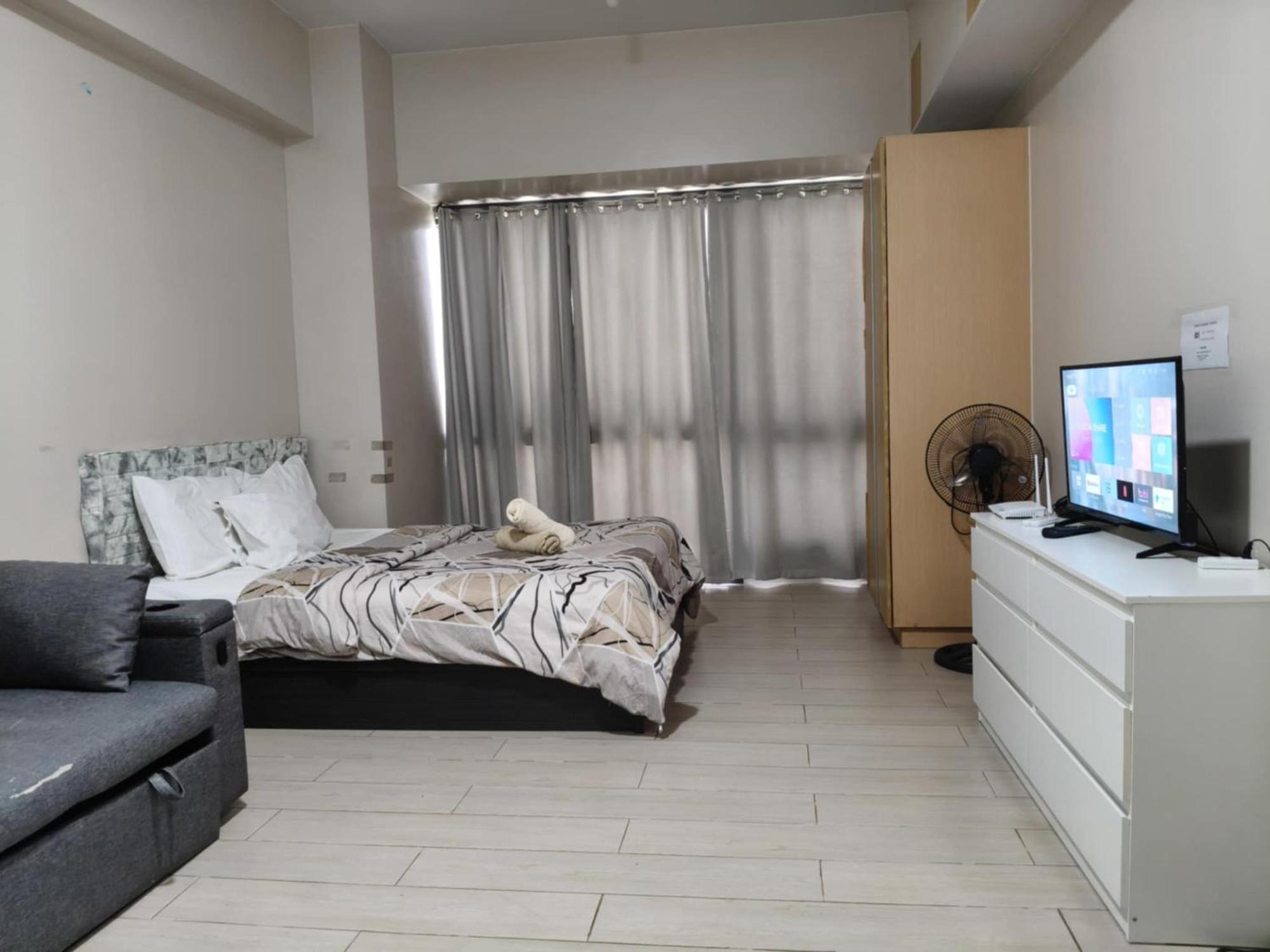 Henry'S Newport Condotel Pasay Esterno foto