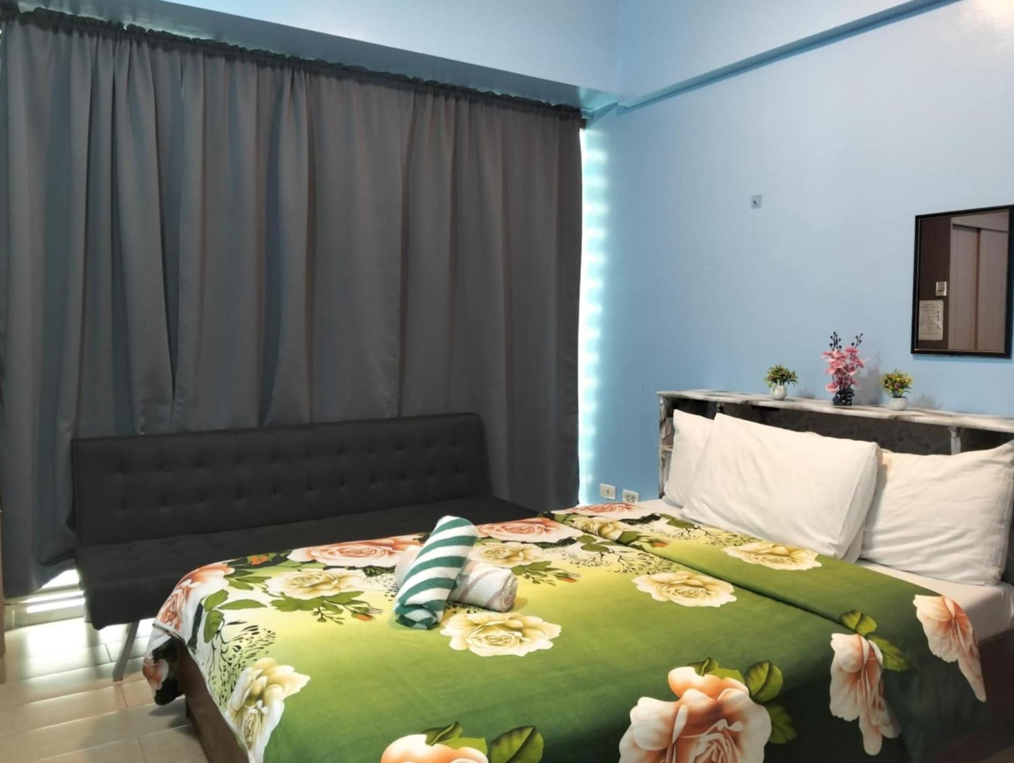 Henry'S Newport Condotel Pasay Esterno foto