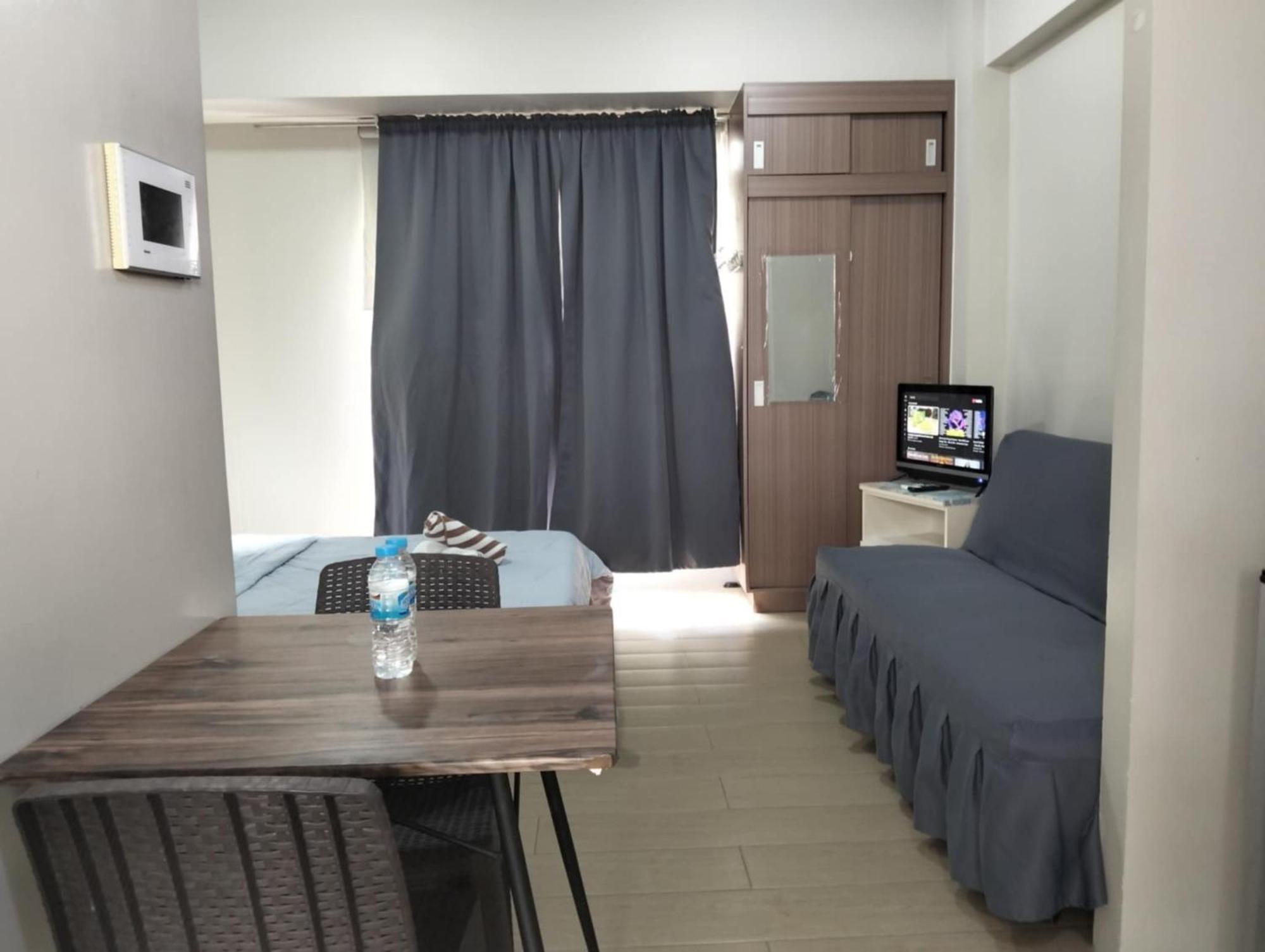 Henry'S Newport Condotel Pasay Esterno foto