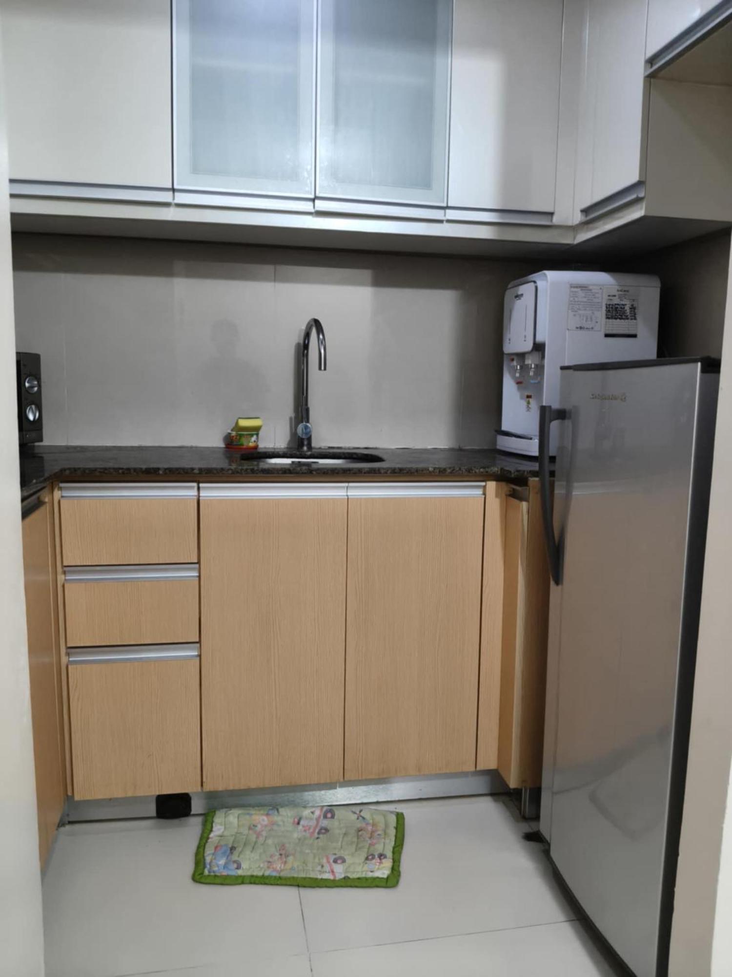 Henry'S Newport Condotel Pasay Esterno foto