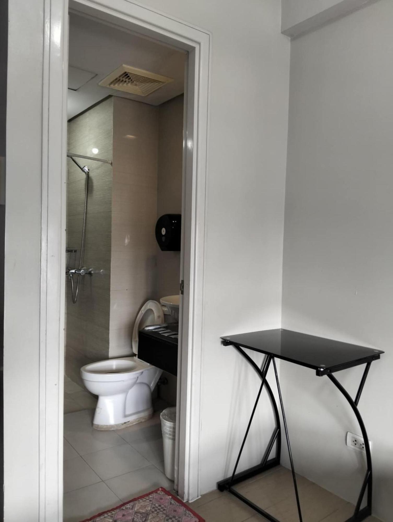 Henry'S Newport Condotel Pasay Esterno foto