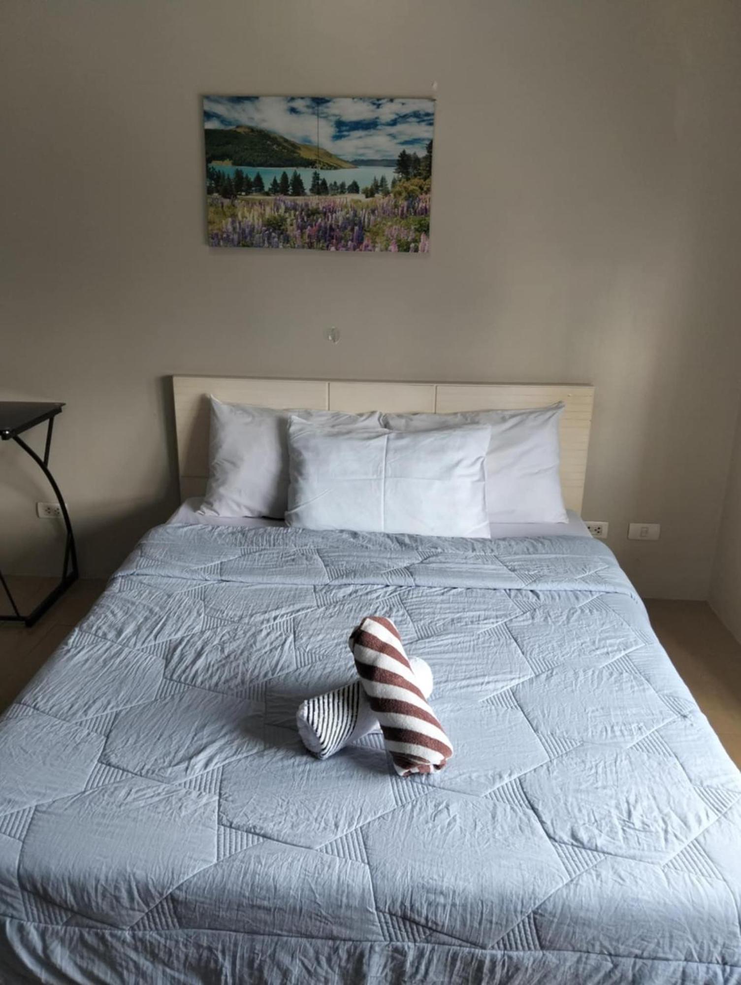 Henry'S Newport Condotel Pasay Esterno foto