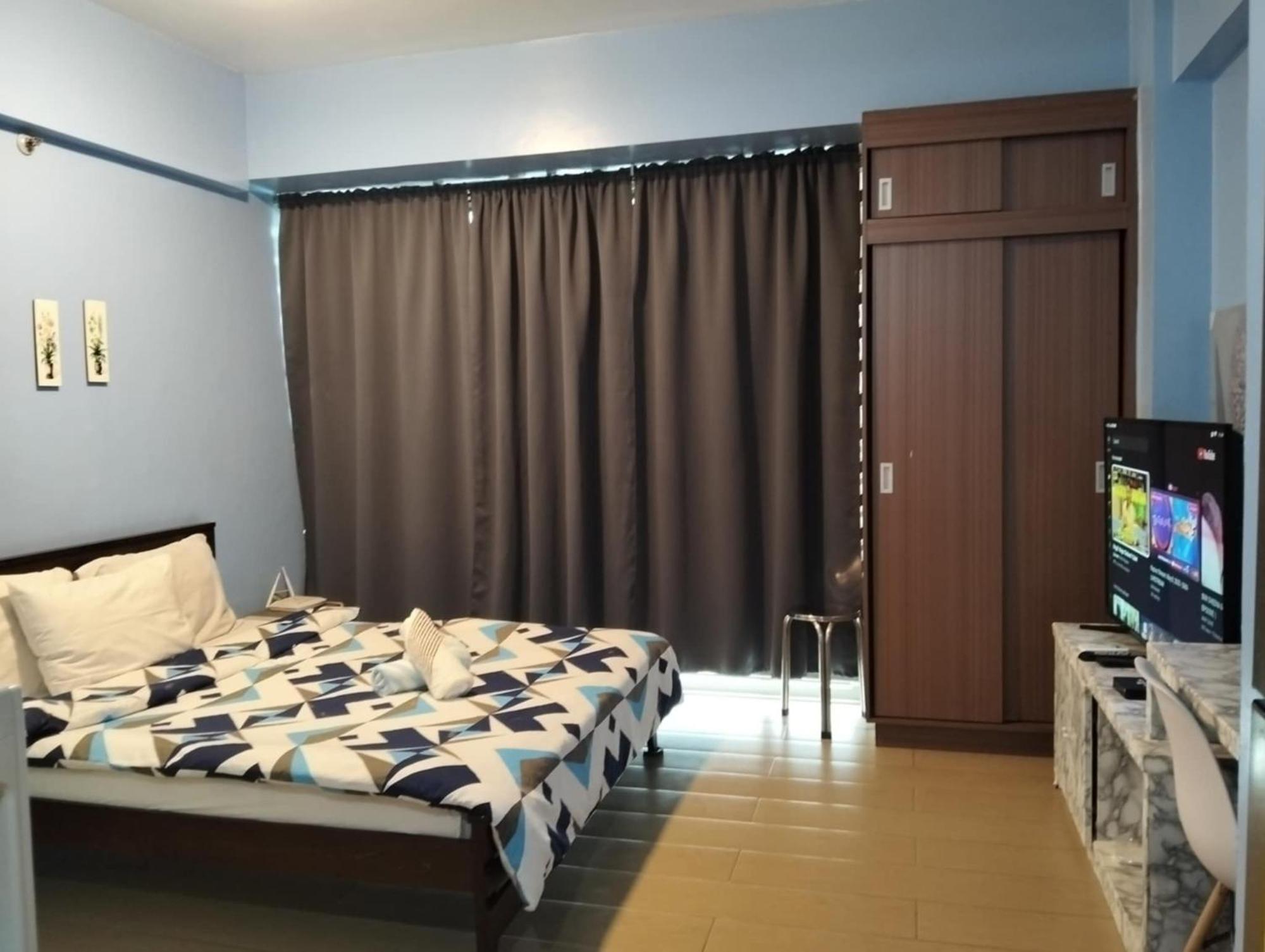 Henry'S Newport Condotel Pasay Esterno foto